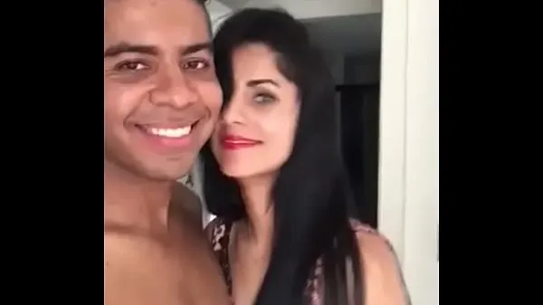 Stort Punjabi girlfriend sucking dick varmt rør