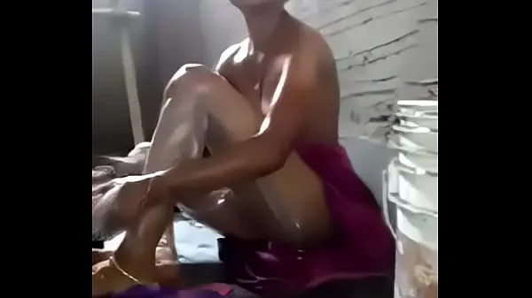 Duża desi bhabi bathing talking to devar ciepła tuba