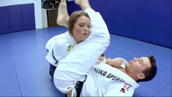 Stort Horny Karate students fucks with her trainer after a good karate session varmt rør