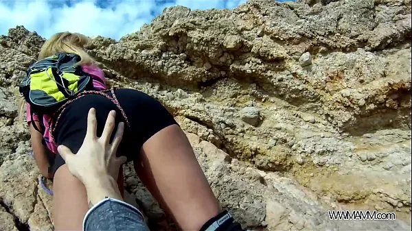 Grande MyFirstPublic Istruttore di arrampicata scopare il suo studente in riva al maretubo caldo