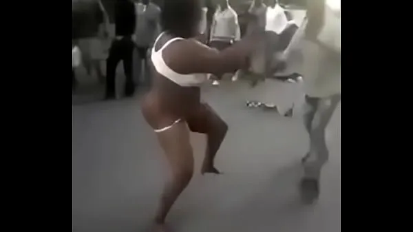 Stort Woman Strips Completely Naked During A Fight With A Man In Nairobi CBD varmt rør