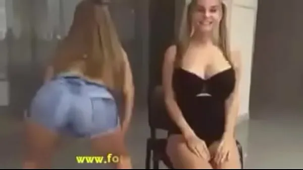 ใหญ่ Big Booty Girl Twerking ท่ออุ่น