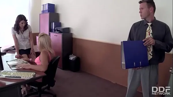 Gorgeous office sluts eating pussy get caught and fucked أنبوب دافئ كبير