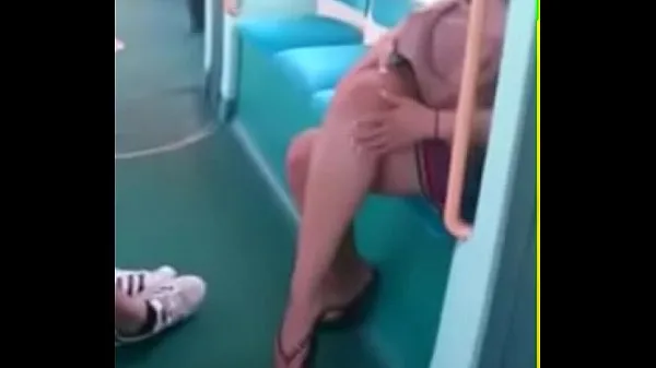 Ống ấm áp Candid Feet in Flip Flops Legs Face on Train Free Porn b8 lớn