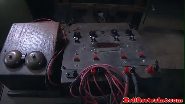 Ống ấm áp Electro bdsm sub dominated by master lớn