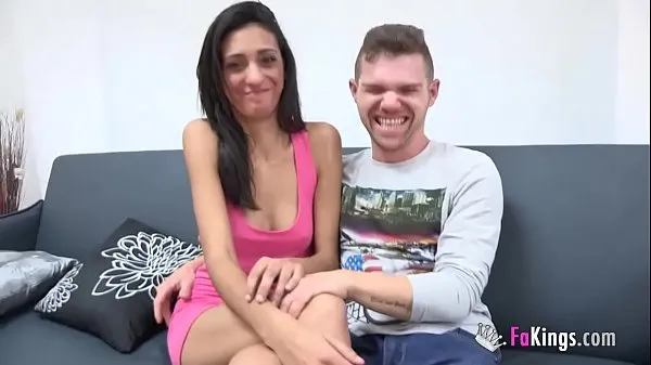 Duża A hot gipsy beauty called Cindy lets her dummy boyfriend fuck her in every position ciepła tuba