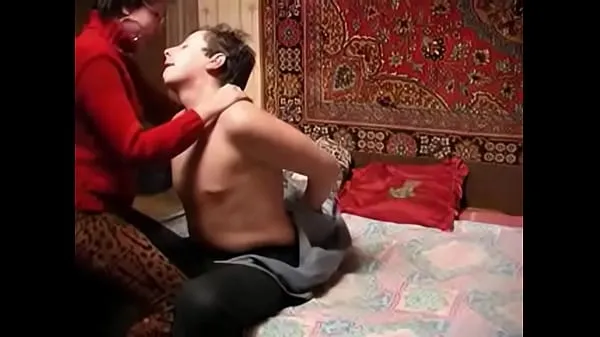 Stort Russian mature and boy having some fun alone varmt rør