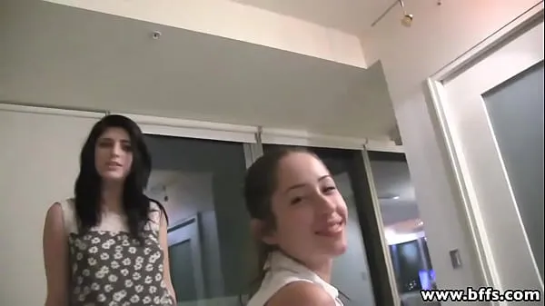 Adorable teen girls pajama party and one of the girls with glasses gets her pussy pounded by her friend wearing strapon dildo Tabung hangat yang besar