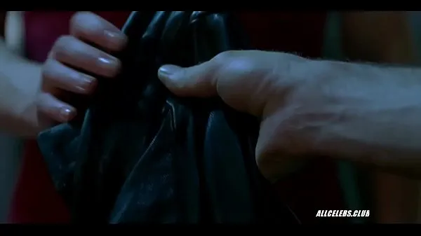 Grande Milla Jovovich in Resident Evil 2002 tubo quente
