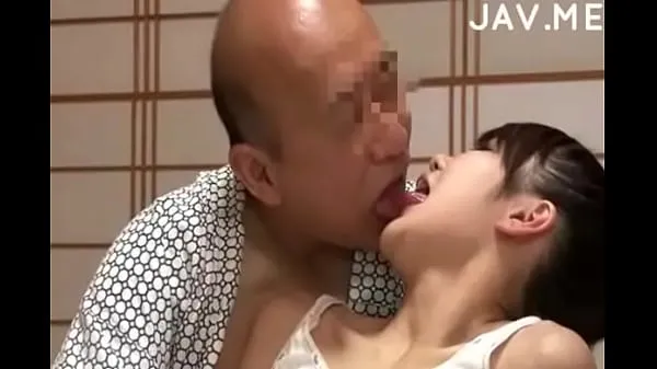 Velká Delicious Japanese girl with natural tits surprises old man teplá trubice