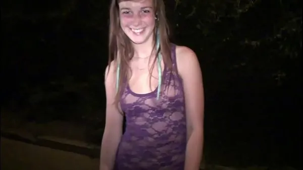 Stort Cute young blonde girl going to public sex gang bang dogging orgy with strangers varmt rør