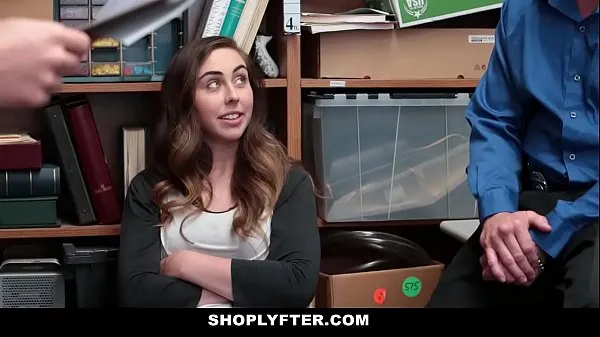 Nagy Shoplyfter - Naughty Teen (Lexi Lovell) Takes Two Cocks meleg cső