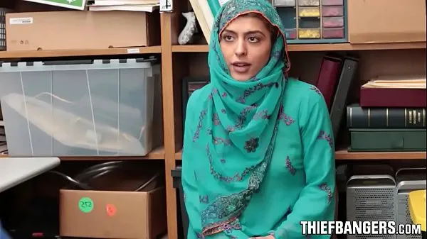 大Audrey Royal Busted Stealing Wearing A Hijab & Fucked For Punishment暖管