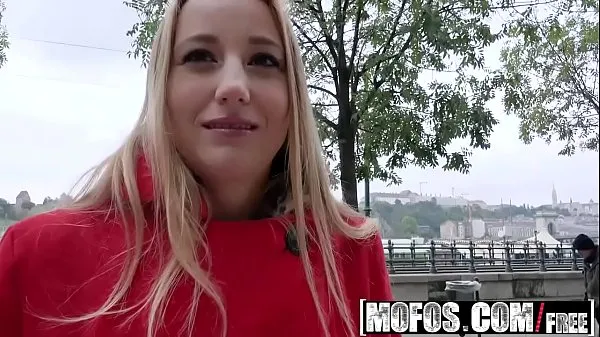 Mofos - Public Pick Ups - Young Wife Fucks for Charity starring Kiki Cyrus Tabung hangat yang besar