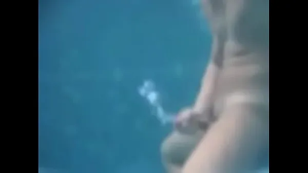 Stort Huge Underwater Cum varmt rør