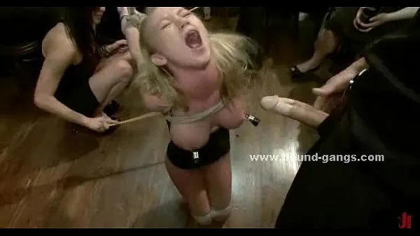Ống ấm áp Waitress gets fucked by men lớn