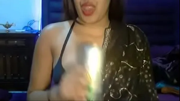Μεγάλος busty indian chick stripping saree on cam fingering θερμός σωλήνας
