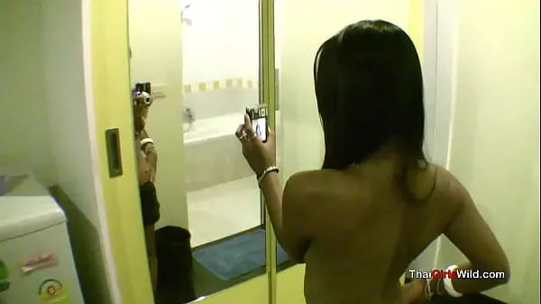 Velká Horny Thai girl gives a lucky sex tourist some sex teplá trubice