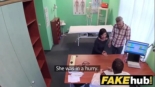 Ống ấm áp Fake Hospital Czech doctor cums over horny cheating wifes tight pussy lớn