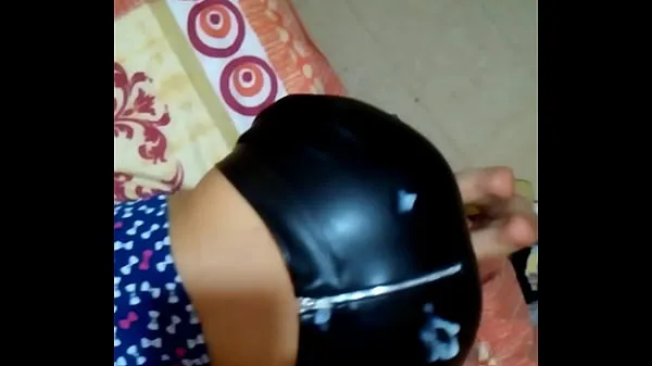 Cum on her leather ass Tabung hangat yang besar
