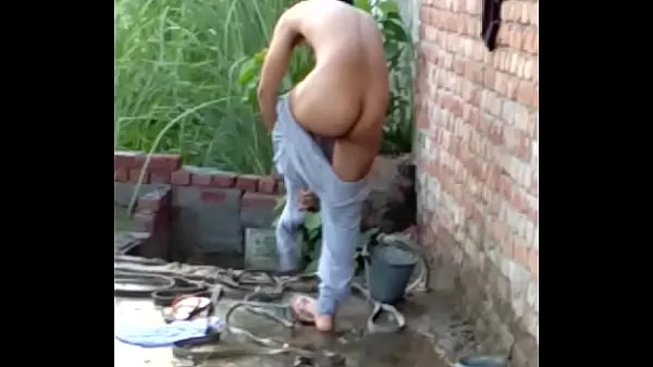 Indian Gay Bathing Nude With Big Butts أنبوب دافئ كبير