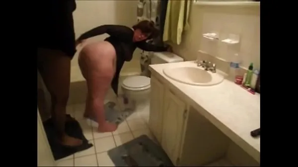 Stort Fat White Girl Fucked in the Bathroom varmt rør