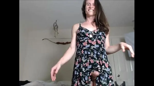 Shemale in a Floral Dress Showing You Her Pretty Cock أنبوب دافئ كبير