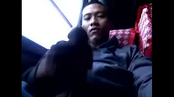 Nagy gay indonesian jerking outdoor on bus meleg cső