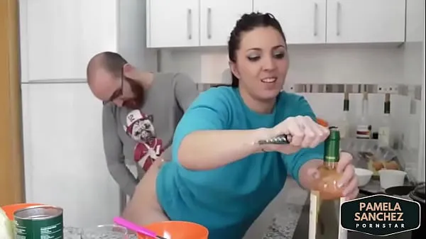 大Fucking in the kitchen while cooking Pamela y Jesus more videos in kitchen in pamelasanchez.eu暖管