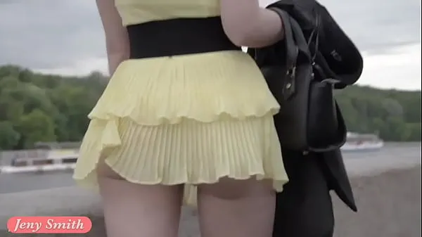 Jeny Smith public flasher shares great upskirt views on the streets Tabung hangat yang besar