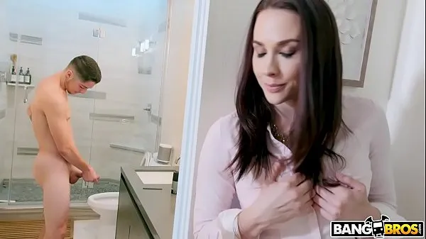 Stort BANGBROS - Stepmom Chanel Preston Catches Jerking Off In Bathroom varmt rør