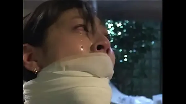 Большая Грязная азиатская сучка Арими Мизусаки связали, заткнули рот кляпом и пороли до слез теплая трубка