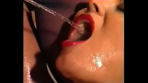 German pornstar Sybille Rauch pissing on another girl's mouth Tabung hangat yang besar