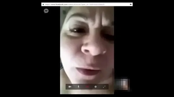 Suuri Mature Bitch Masturbates On Facebook lämmin putki