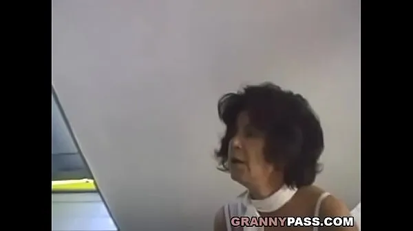 Grote Hairy Grandma Takes Young Dick warme buis