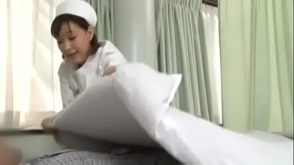 Stort Sexy japanese nurse giving patient a handjob varmt rør
