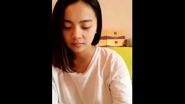 Young Asian teen showing her smooth body أنبوب دافئ كبير