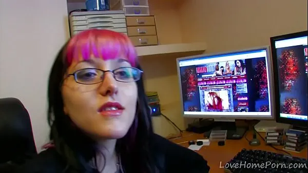 Stort Nerdy Goth Chick Takes It In The Ass varmt rör