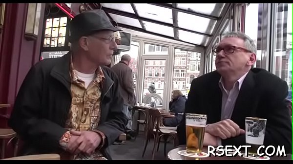 Stort Fellow gives trip of amsterdam varmt rør
