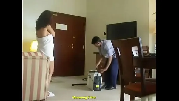 بڑی Indian Bhabhi flashing towel room service گرم ٹیوب