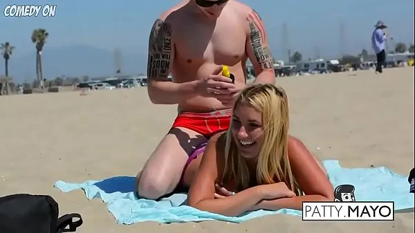 Ống ấm áp Massage Prank (Gone Wild) Kissing Hot Girls On the Beach lớn