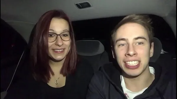 Stort EVA GIVES A BLOWJOB AND SWALLOW TO MAX FELICITAS IN THE CAR varmt rør