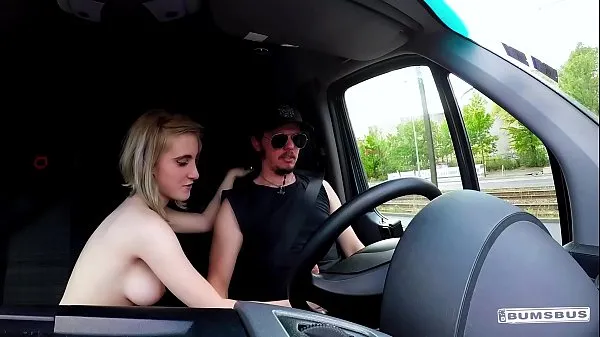Μεγάλος BUMS BUS - Petite blondie Lia Louise enjoys backseat fuck and facial in the van θερμός σωλήνας