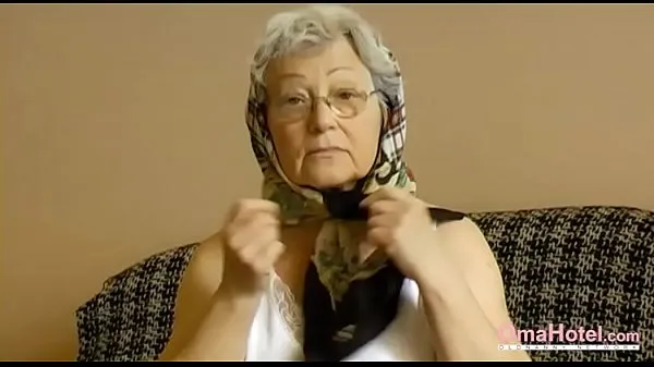 Stort OmaHoteL Horny Grandma Toying Her Hairy Pussy varmt rør