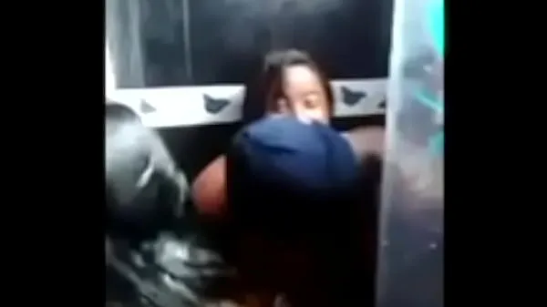 Hot Fuck with Two New Girls in the Bathroom Tabung hangat yang besar