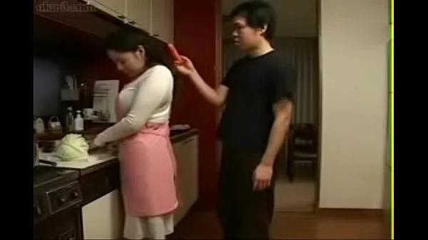 Grote Hot Japanese Asian step Mom fucks her in Kitchen warme buis
