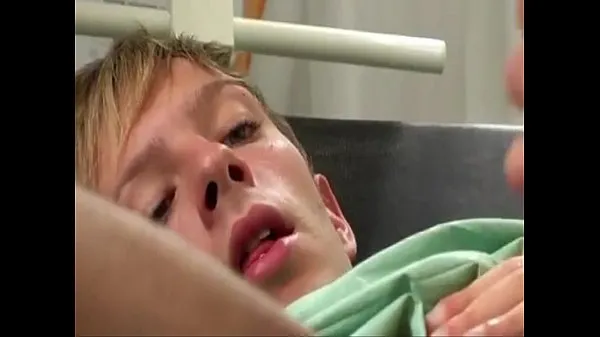 Stort Patient craves for his cock to be sucked by doctor varmt rør