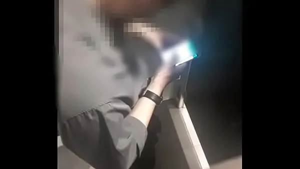 大Busted handjob in the public bathroom暖管