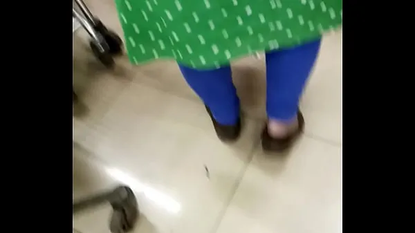 Große Punjabi fat ass in a shopping mallwarme Röhre
