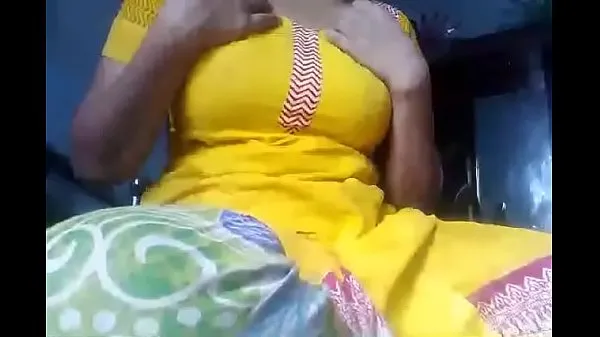 BD GF showing boobs on camera for her BF أنبوب دافئ كبير
